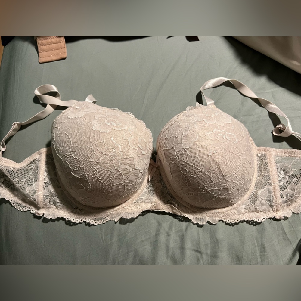 Elegant Lace Underwire Bra - Cream
